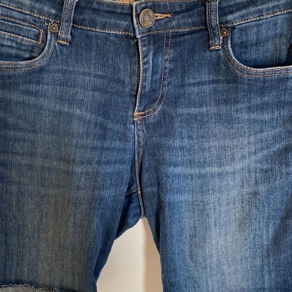 Kut from the Kloth- roll up Bermuda- medium wash- Size 6 - Picture 2 of 10